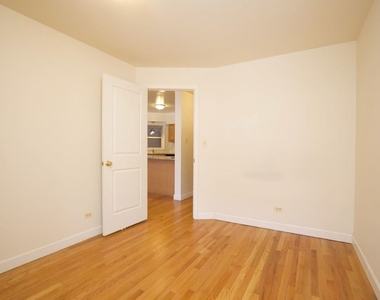 6713 N Sheridan Road - Photo Thumbnail 8