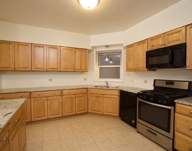 6713 N Sheridan Road - Photo Thumbnail 3