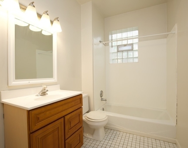 6717 N Sheridan Road - Photo Thumbnail 18