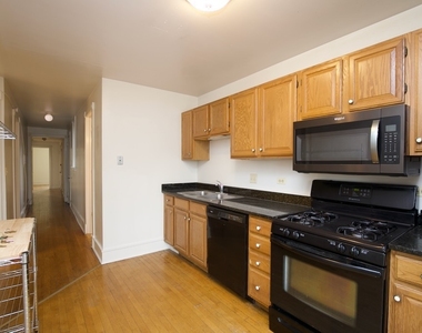 6717 N Sheridan Road - Photo Thumbnail 3