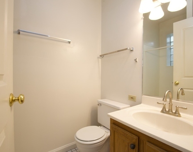 6717 N Sheridan Road - Photo Thumbnail 15
