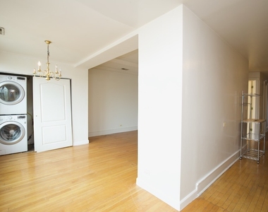 6717 N Sheridan Road - Photo Thumbnail 4