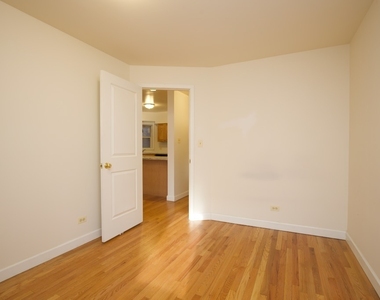6713 N Sheridan Road - Photo Thumbnail 9
