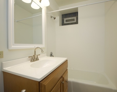 6713 N Sheridan Road - Photo Thumbnail 15