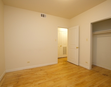 6713 N Sheridan Road - Photo Thumbnail 10