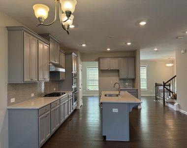 381 Northaven Avenue - Photo Thumbnail 4