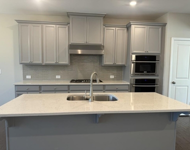 381 Northaven Avenue - Photo Thumbnail 7