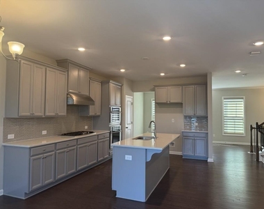 381 Northaven Avenue - Photo Thumbnail 3