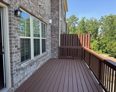 381 Northaven Avenue - Photo Thumbnail 27