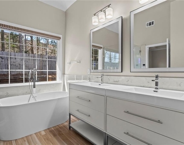 3030 Northcliff Drive - Photo Thumbnail 14