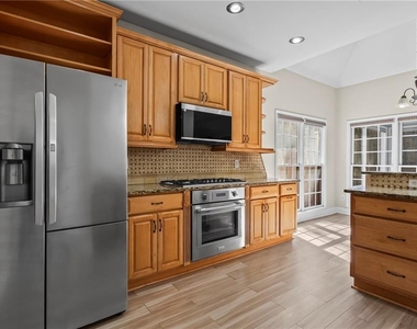 3030 Northcliff Drive - Photo Thumbnail 8