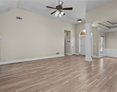 3030 Northcliff Drive - Photo Thumbnail 3