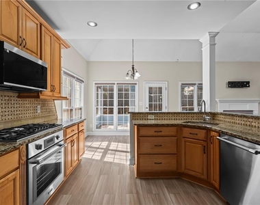 3030 Northcliff Drive - Photo Thumbnail 6