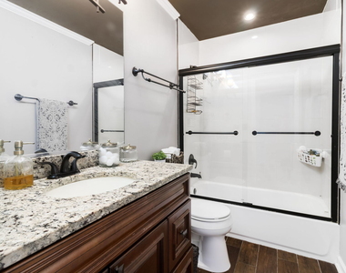 986 Four Seasons Boulevard - Photo Thumbnail 10