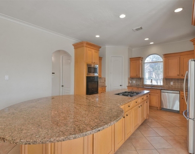 8114 Hideaway Lake Circle - Photo Thumbnail 10