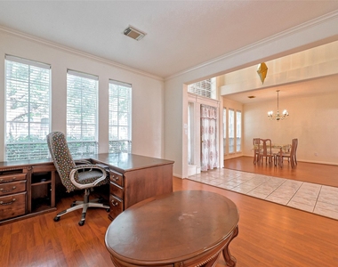 6806 Rhodes Court - Photo Thumbnail 7