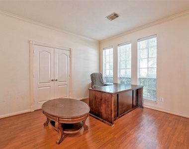 6806 Rhodes Court - Photo Thumbnail 6