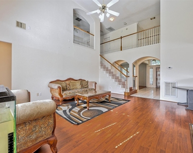 6806 Rhodes Court - Photo Thumbnail 14