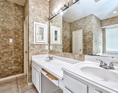 6806 Rhodes Court - Photo Thumbnail 40