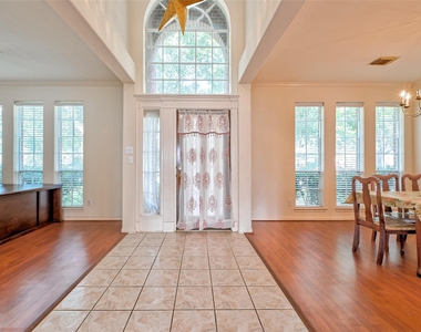 6806 Rhodes Court - Photo Thumbnail 5