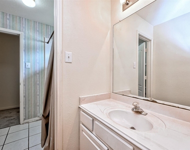 6806 Rhodes Court - Photo Thumbnail 34