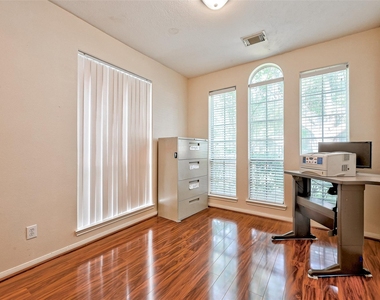 6806 Rhodes Court - Photo Thumbnail 26