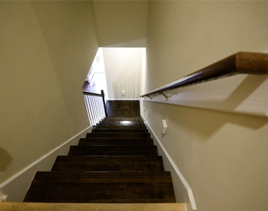 1008 Andrews Street - Photo Thumbnail 6
