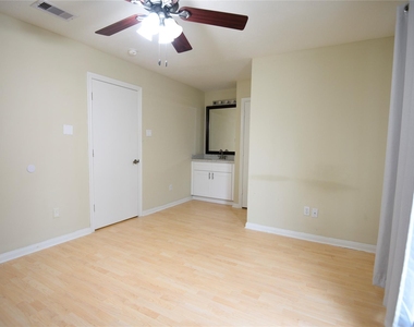 1008 Andrews Street - Photo Thumbnail 12