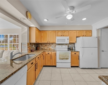 13540 Stratford Place Circle - Photo Thumbnail 3