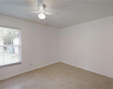 2303 Ne 6th Street - Photo Thumbnail 3