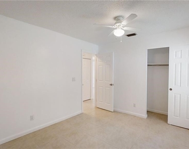 2303 Ne 6th Street - Photo Thumbnail 4