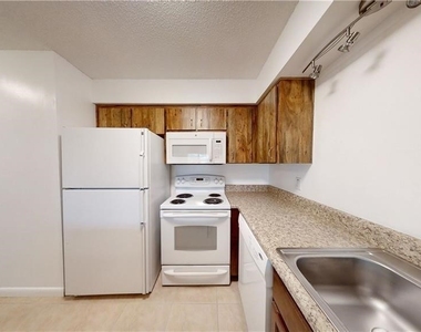 2303 Ne 6th Street - Photo Thumbnail 1