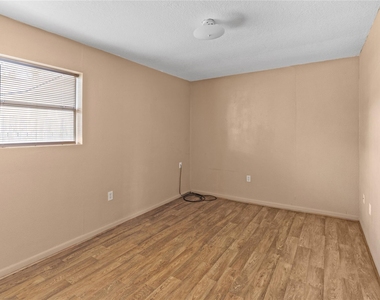 2200 Peach Avenue - Photo Thumbnail 11