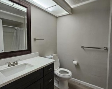 3005 Gordon Street - Photo Thumbnail 6