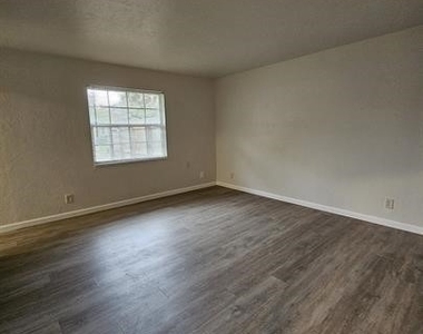 3005 Gordon Street - Photo Thumbnail 3