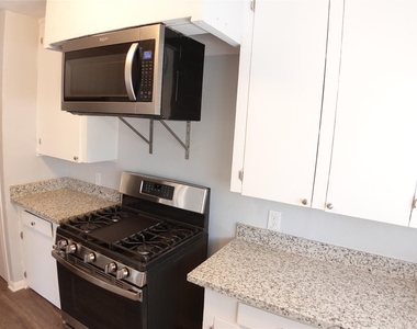 3320 Blodgett - Photo Thumbnail 5