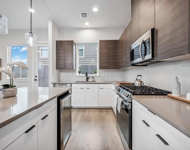 318 Charlock Street - Photo Thumbnail 5