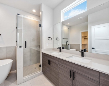 318 Charlock Street - Photo Thumbnail 8