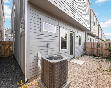 318 Charlock Street - Photo Thumbnail 14