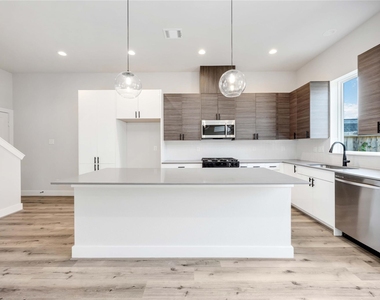 318 Charlock Street - Photo Thumbnail 4