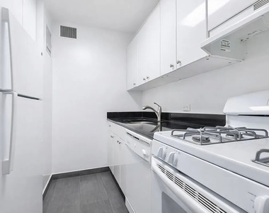 East 39th Street - Photo Thumbnail 2
