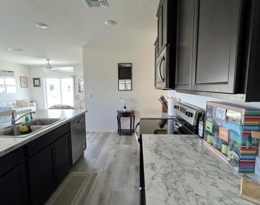 976 Trinity Street - Photo Thumbnail 5