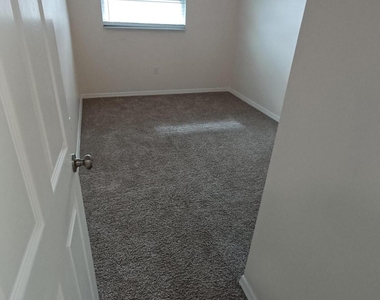 280 Ulster Lane - Photo Thumbnail 8