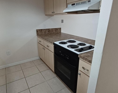 280 Ulster Lane - Photo Thumbnail 5