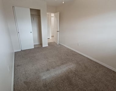 280 Ulster Lane - Photo Thumbnail 9