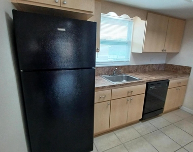 280 Ulster Lane - Photo Thumbnail 4