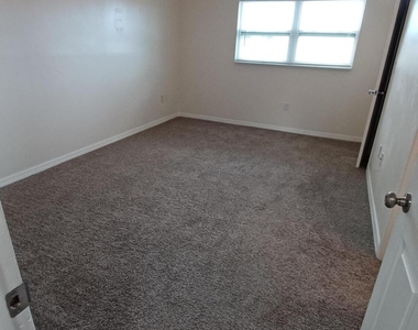 280 Ulster Lane - Photo Thumbnail 14