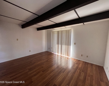 4818 Overlook Drive Ne - Photo Thumbnail 2