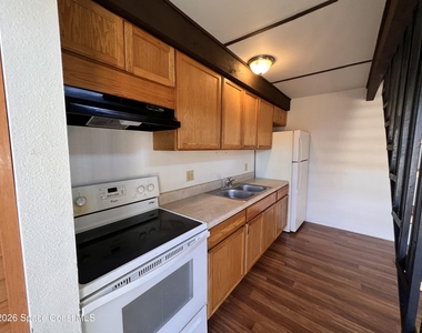4818 Overlook Drive Ne - Photo Thumbnail 3