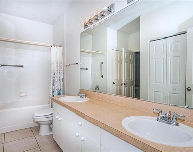 4305 Bayside Village Drive - Photo Thumbnail 12